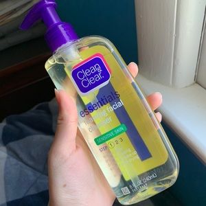 Clean & Clear foaming facial cleanser